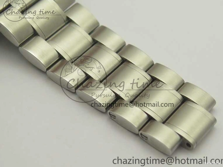 0217 UrbanChic Speedmaster Moonwatch OMF 1:1 Best Edition White Dial Black Hand on SS Bracelet A 8045